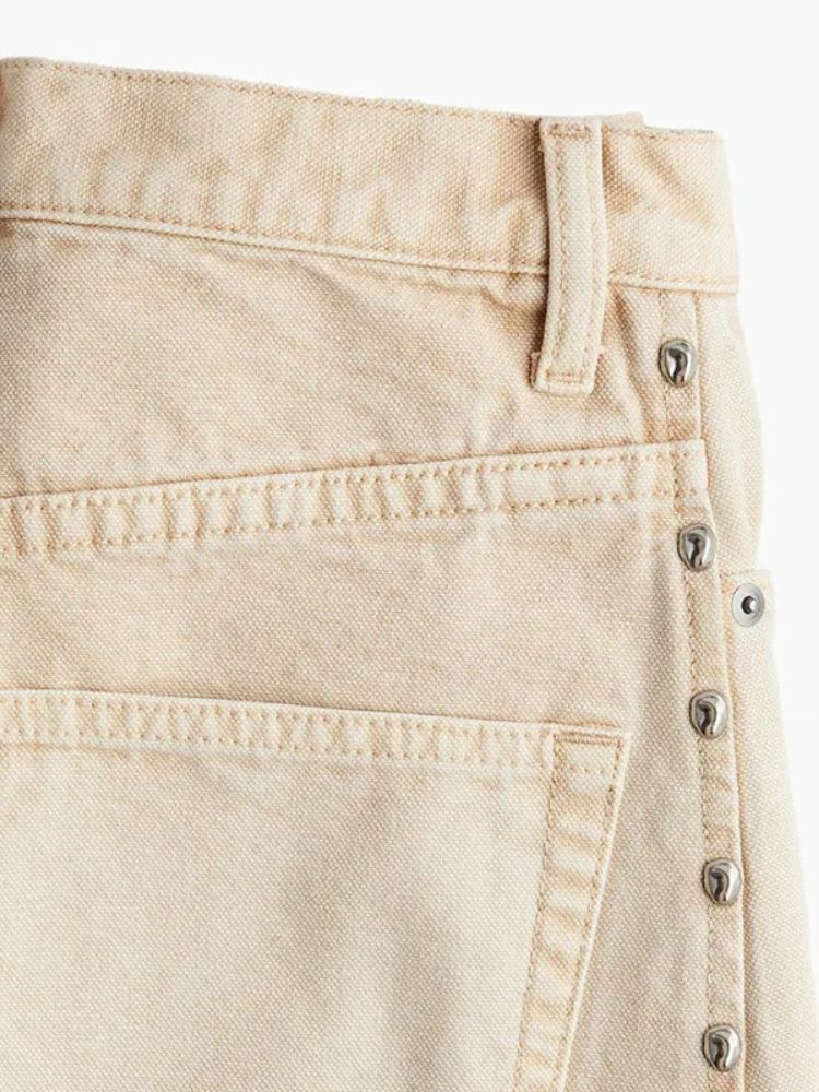 IMG_10_2025_Jean_baggy_beige_urban_chic_à_clous_et_couture_design_7