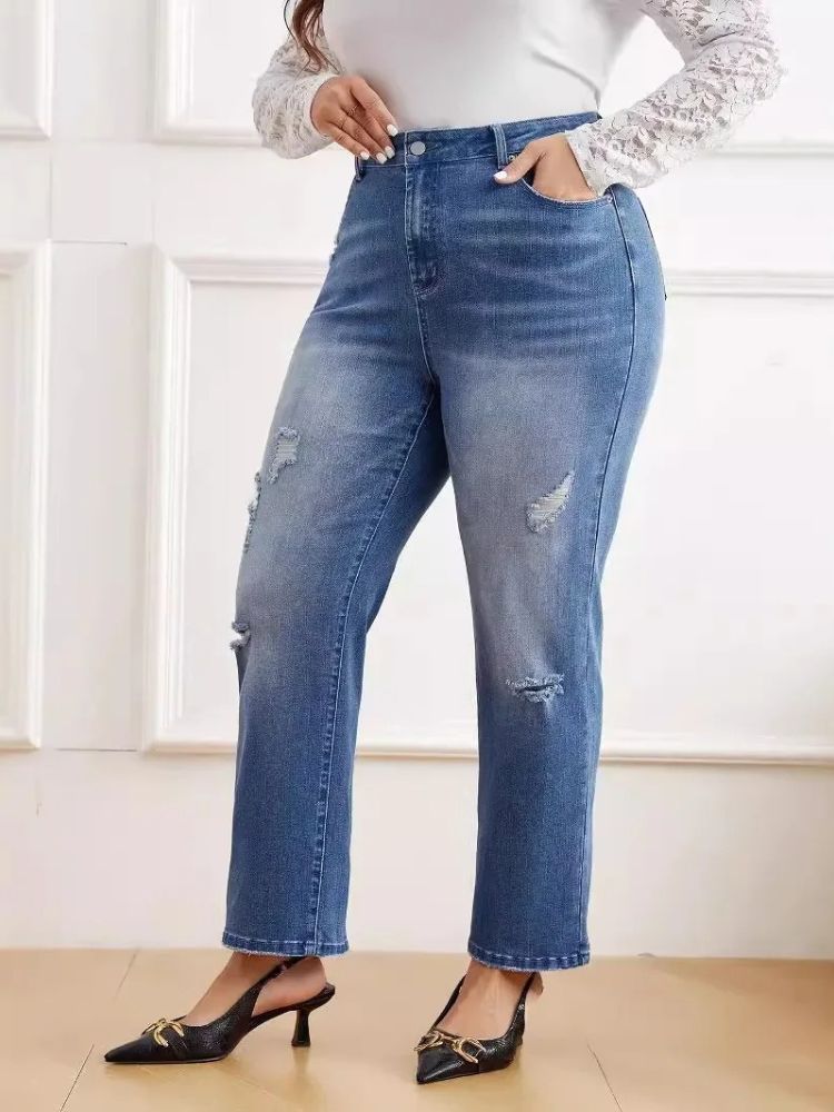 Comment porter un jean taille haute ? 7 IMG 11 2025 Jean troue et delave grande taille femme 3