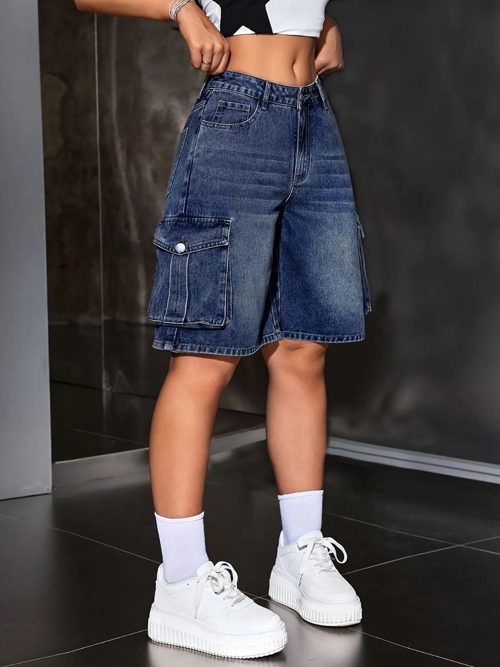 IMG_11_2025_Short_en_jean_bleu_foncé_délavé_style_cargo_pour_femme_5
