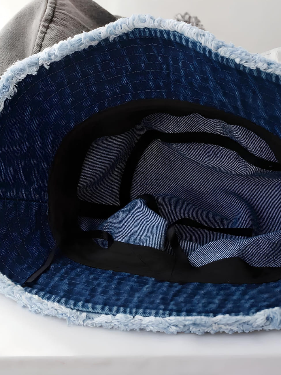 Bob en jean effet délavé et effiloché pour femme – Image 6