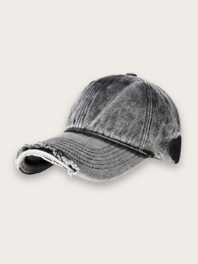 Casquette en jean noir effet usé vintage, sur fond gris