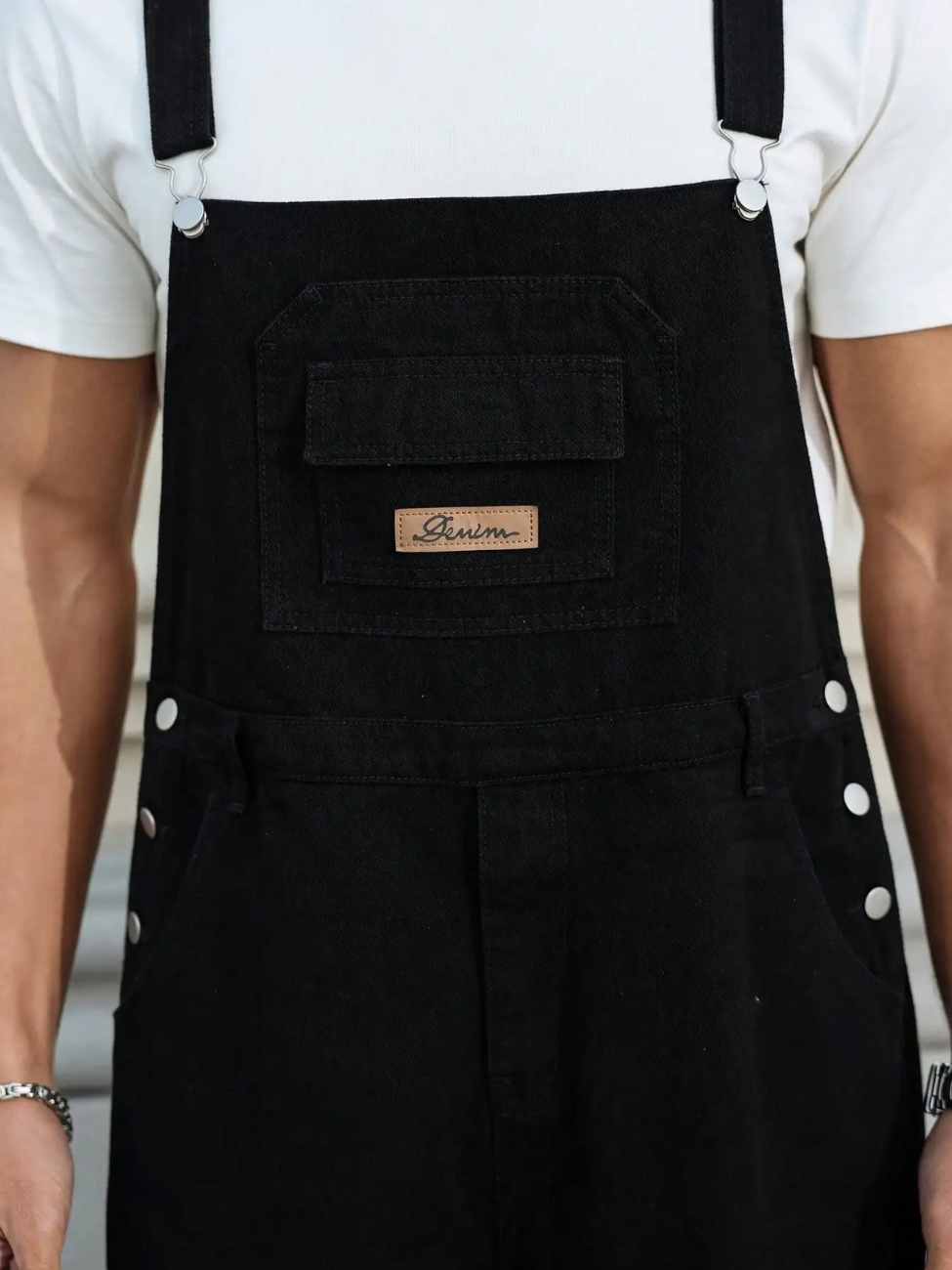 Salopette homme en jean noir à coupe droite – Image 6
