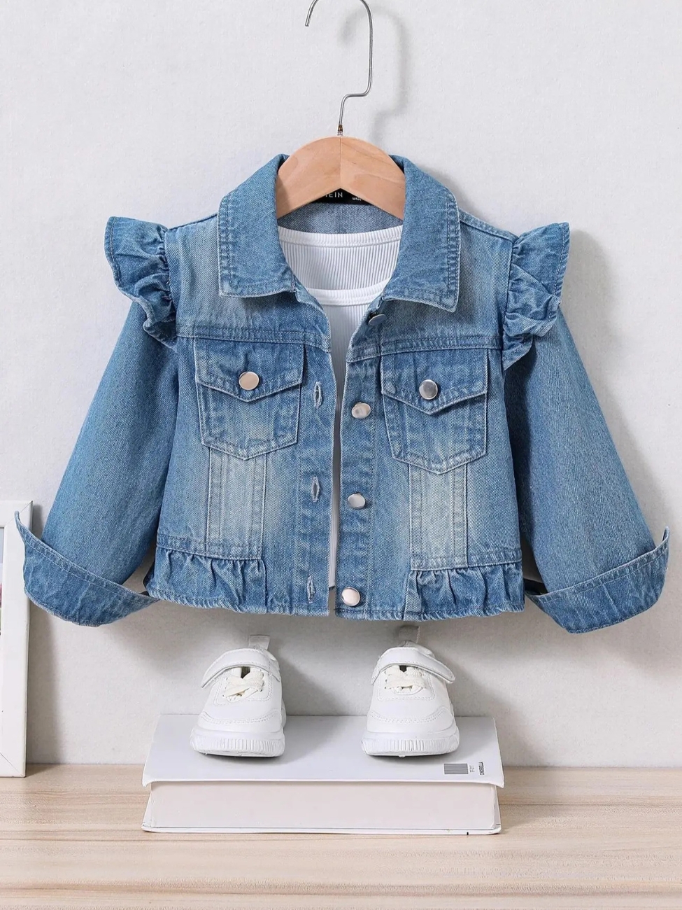 IMG_12_2025_Veste_en_jean_bleu_délavé_pour_fille_avec_manches_à_volants_2