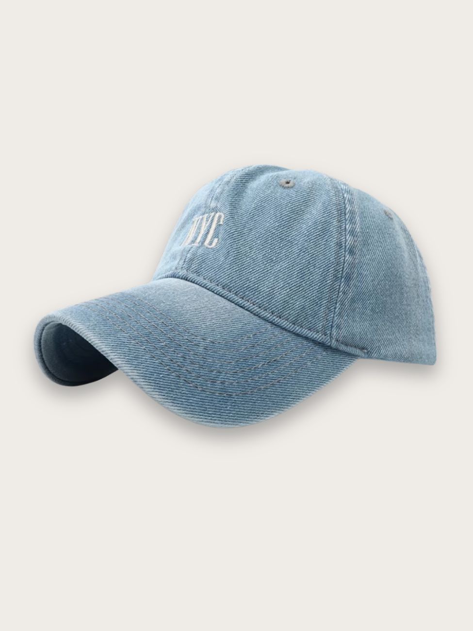 Casquette en jean bleu ciel pour femme avec NYC brodé, sur fond gris