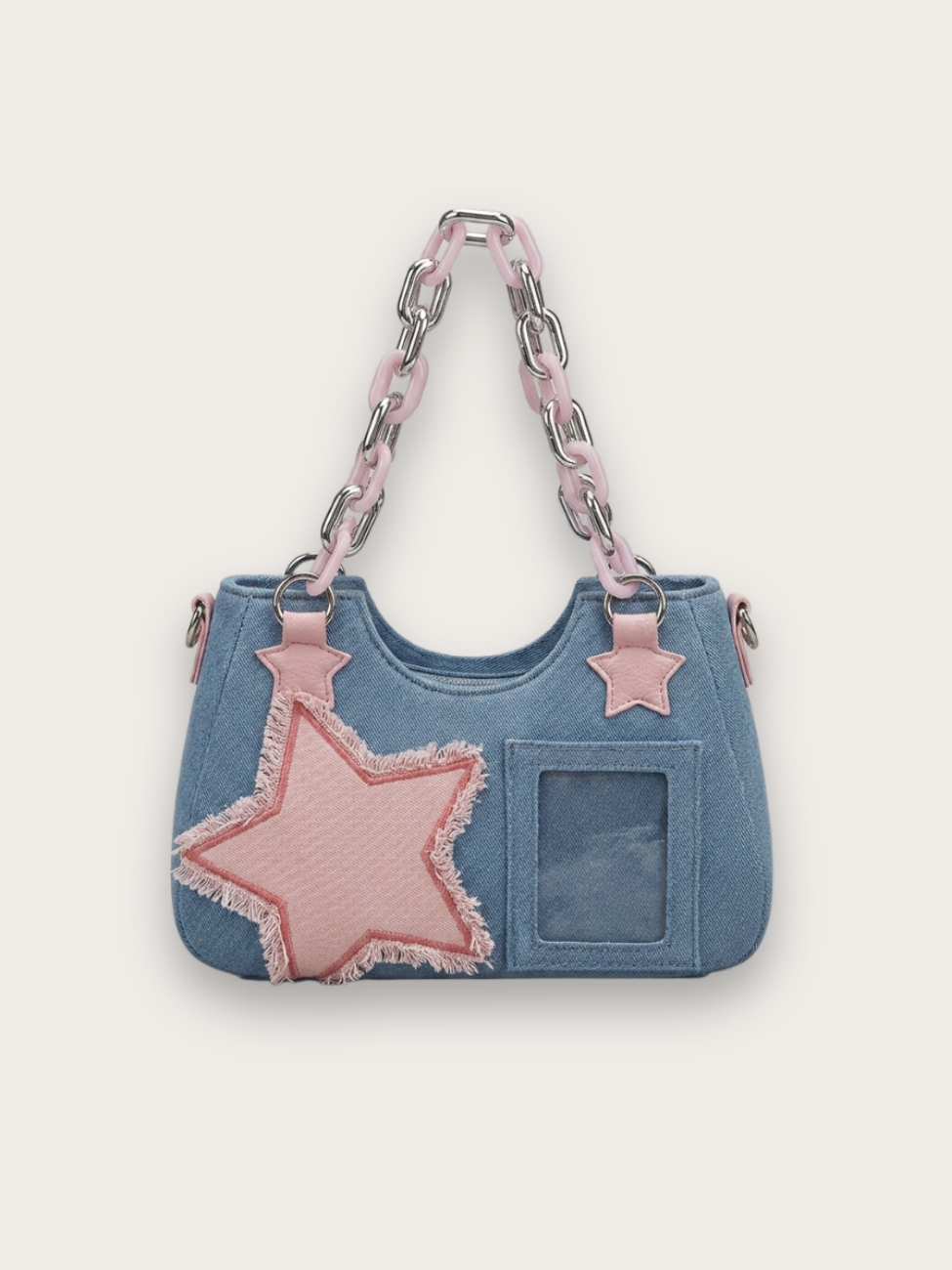 Sac à main en jean porté épaule avec un motif étoile rose, style 2YK, sur fond gris